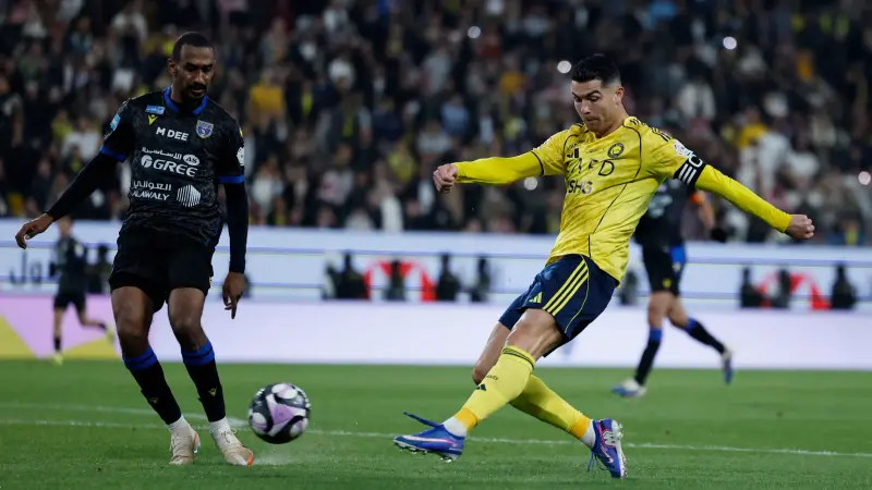 نجم اليونايتد يتوقع موعد اعتزال كريستيانو رونالدو