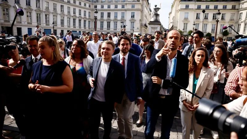 اليسار والوسط في فرنسا يكثفان جهودهما لتشكيل حكومة