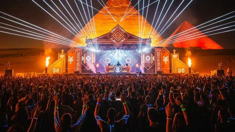 فيديو- حفل zamna في الجيزة.. أجواء عالمية أمام الأهرامات