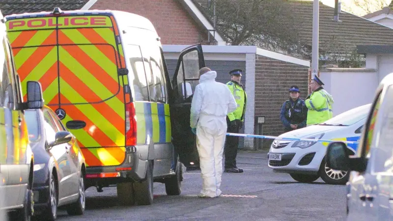 جريمة تهز بريطانيا.. مقتل فتاة صغيرة على يد مراهق طعناً