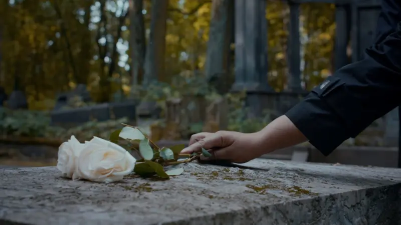 تأثير غير متوقّع لفقدان الوالدين في الطفولة