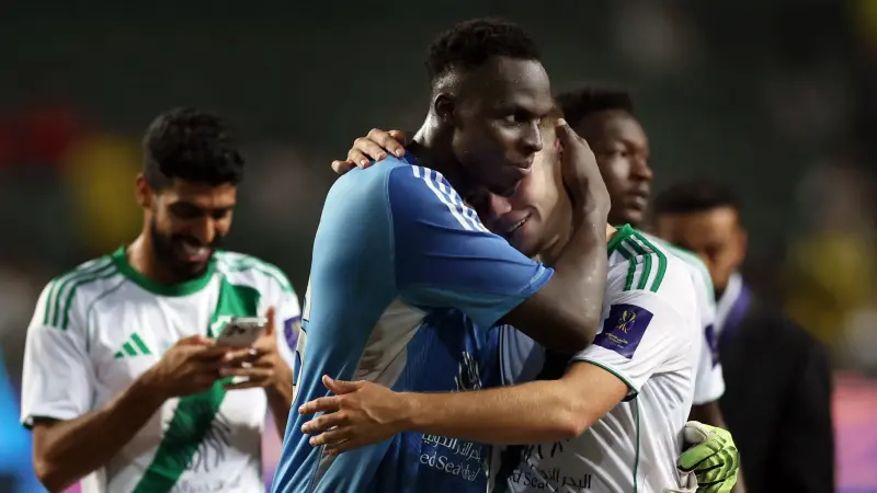 القنوات الناقلة لمباراة الأهلي ضد الاتحاد اليوم في دوري روشن السعودي مع الموعد