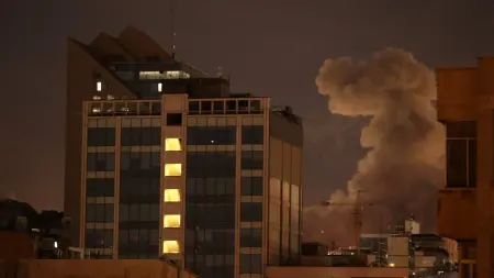 فيديو - غاراتٌ إسرائيليةٌ استهدفت مستشفى في طهران