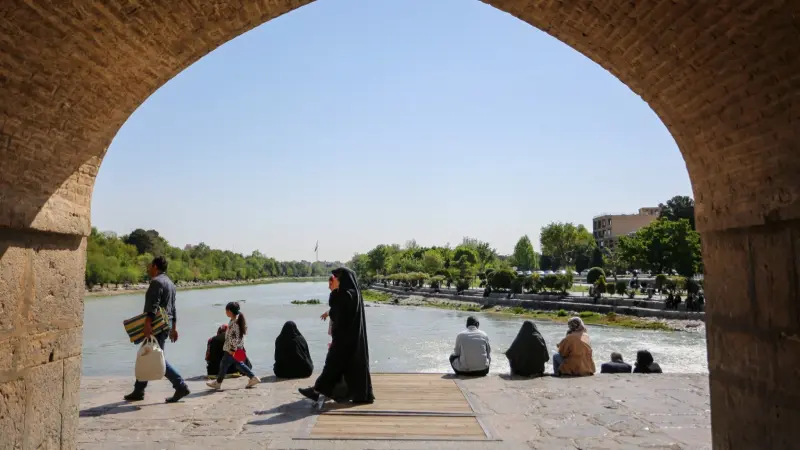 إيران تستغل التوترات مع إسرائيل لتعلن الحرب على النساء في الداخل