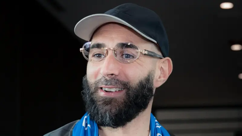 فيديو - بنزيما يصل إلى الرياض ويوجه رسالة لجماهير الهلال