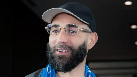 related_news_inside_blogsفيديو - بنزيما يصل إلى الرياض ويوجه رسالة لجماهير الهلال