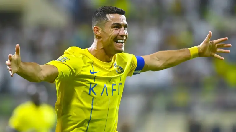 فيديو - رونالدو يثير إعجاب جماهير النصر بـ "رقصة العرضة"