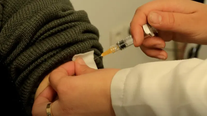 تشديد على تلقي اللقاح.. مدة فعالية تطعيم الحمى الشوكية