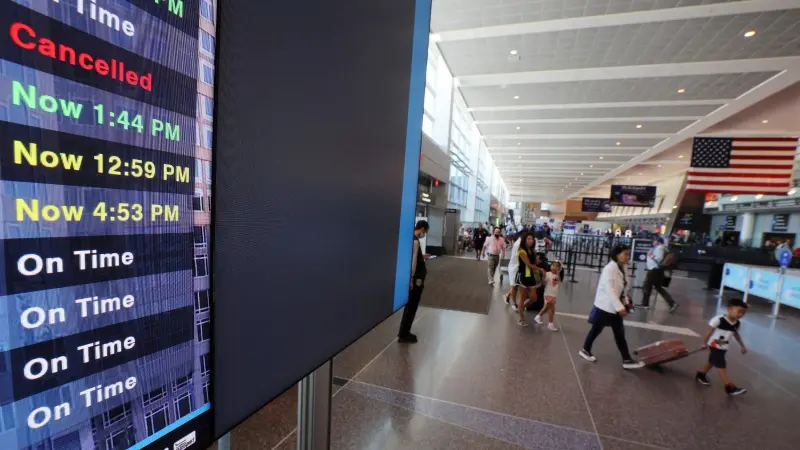 الإغلاق الحكومي الأميركي يواصل شل حركة الطيران