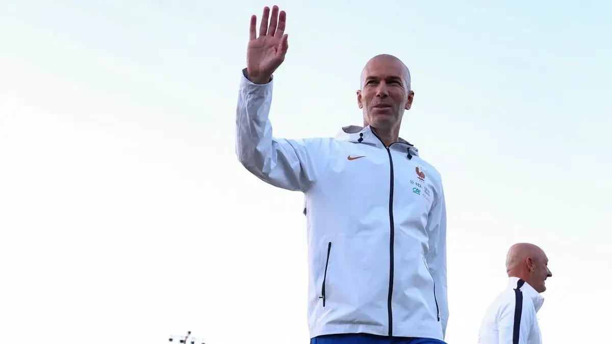زين الدين زيدان يستهل رحلته في تدريب منتخب فرنسا (أ ف ب) زين الدين زيدان يستهل رحلته في تدريب منتخب فرنسا (أ ف ب)