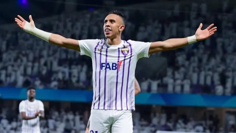 قاطعا الطريق على الأندية السعودية.. العين يجدد عقد نجمه المغربي حتى 2028