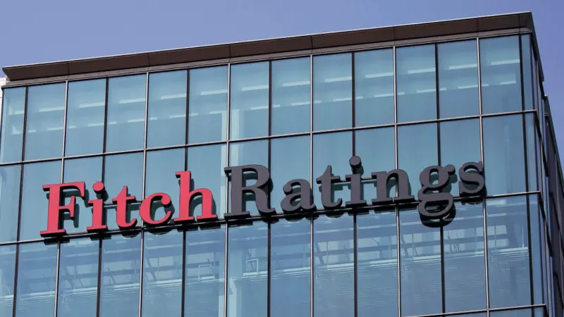 فيتش تخفض التصنيف الائتماني للولايات المتحدة