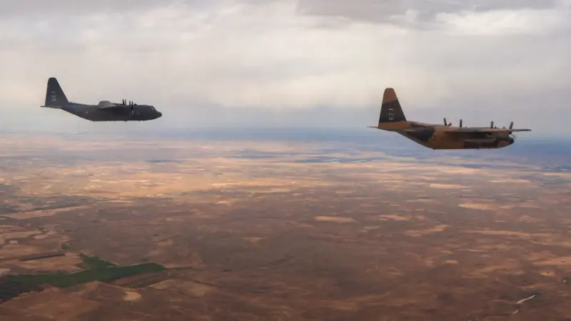 صور - بمشاركة دولية.. الأردن ينفّذ أكبر عملية إنزال جوي لمساعدات على غزة