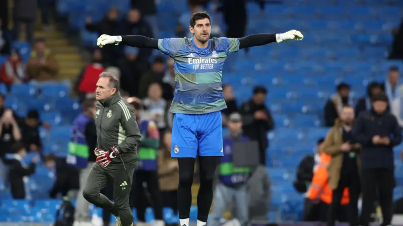 تفاصيل إصابة تيبو كورتوا ومدة غيابه.. تبديل صادم أمام مانشستر سيتي