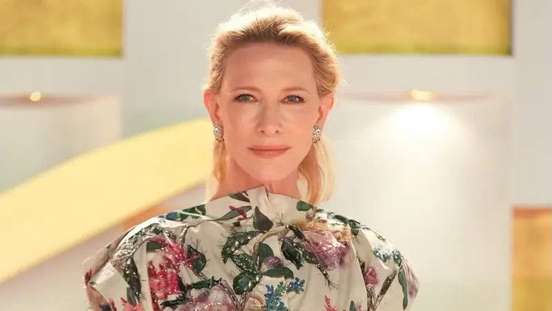 كيت بلانشيت تتألق على السجادة الحمراء في الجونة