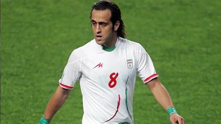 إيران تصادر أصول قائد منتخب بلادها السابق علي كريمي.. ما القصة؟