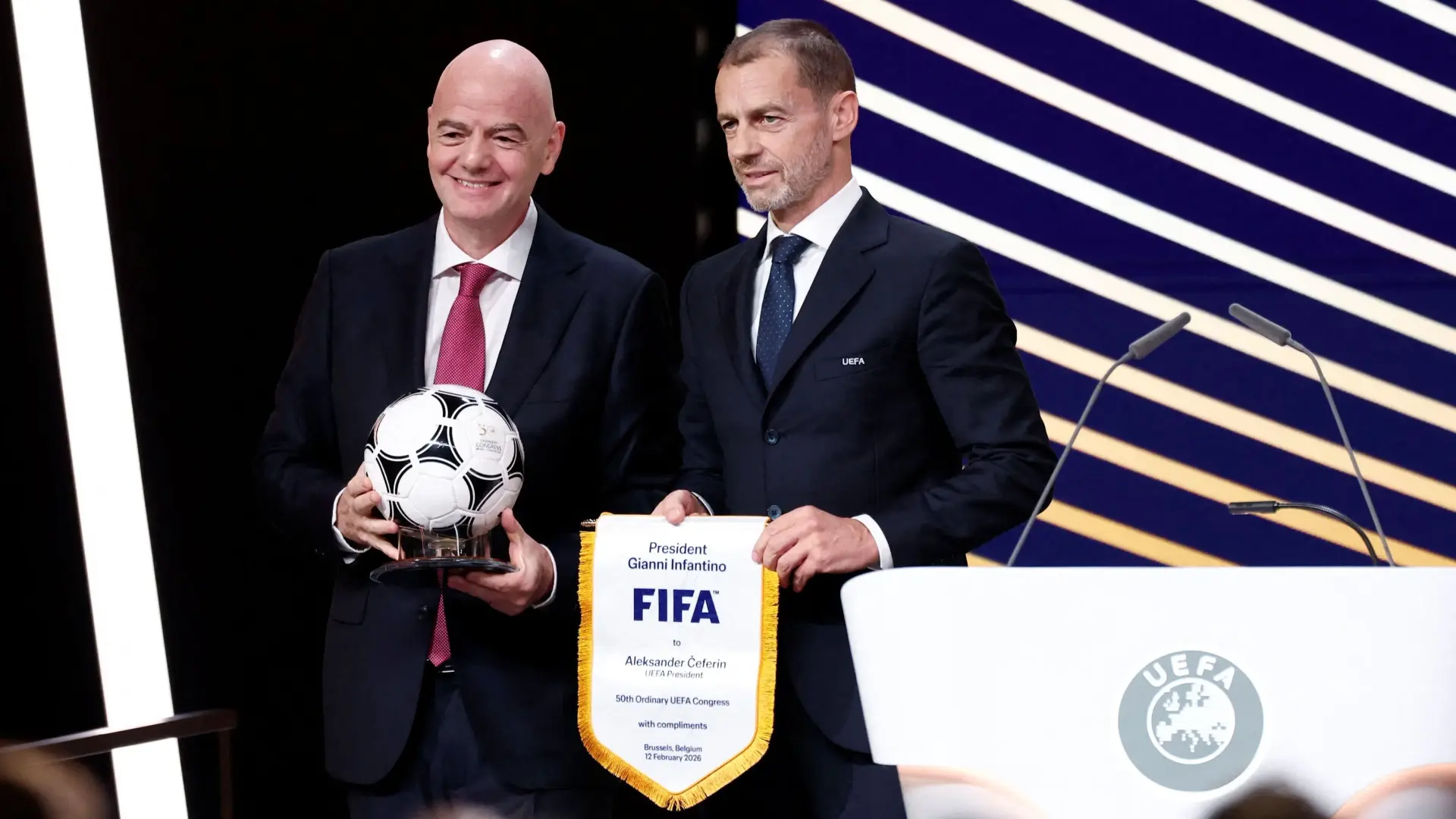 خلاف حاد بين "يويفا" و"فيفا" بسبب قرارات إنفانتينو (رويترز) خلاف حاد بين "يويفا" و"فيفا" بسبب قرارات إنفانتينو (رويترز)