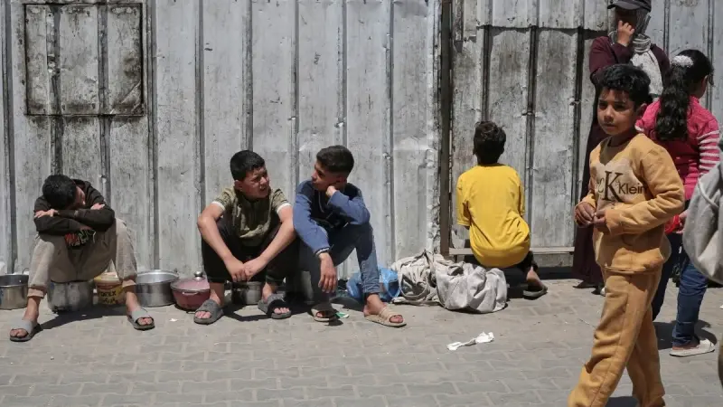 بينهم أطفال.. مقتل فلسطينيين بغارة إسرائيلية على شمال غزة