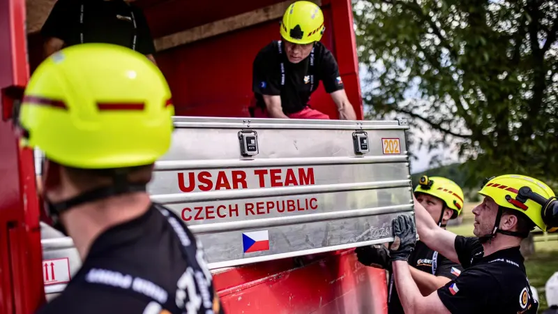فريق إنقاذ تشيكي في طريقه إلى المغرب.. ما قصته؟