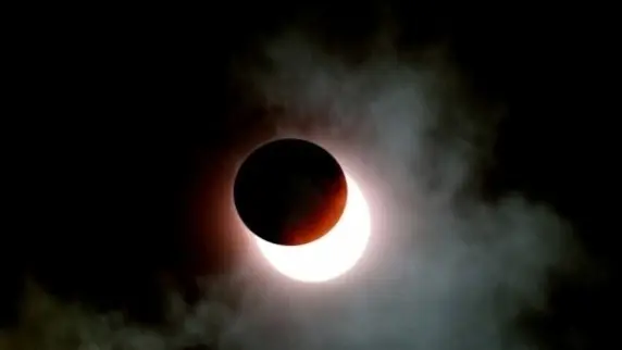 موعد كسوف الشمس 2024.. النهار يتحول إلى ليل في هذه الدول