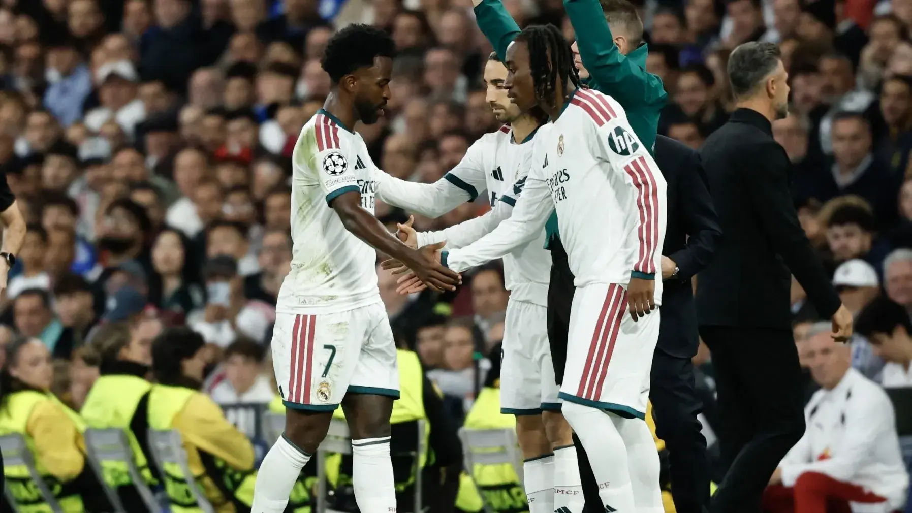 ديوماندي يكتب التاريخ مع ريال مدريد ويزيد الضغوط على فينيسيوس (أ ف ب) ديوماندي يكتب التاريخ مع ريال مدريد ويزيد الضغوط على فينيسيوس (أ ف ب)