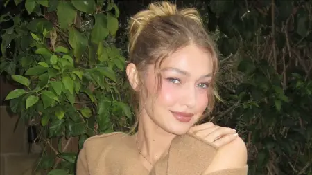 جيجي حديد تردّ على الجدل بشأن جيفري إبستين ورسائله