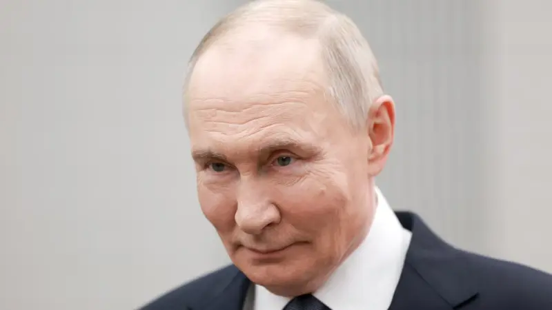 بوتين يعرض دورا أكبر في رسم خريطة النقل والتجارة الدولية