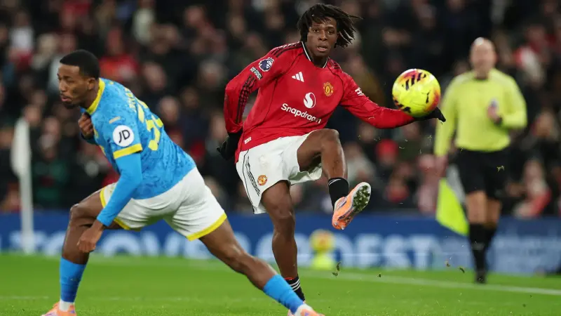 القنوات الناقلة لمباراة مانشستر يونايتد ضد ليدز يونايتد اليوم في الدوري الإنجليزي مع الموعد والتشكيلة