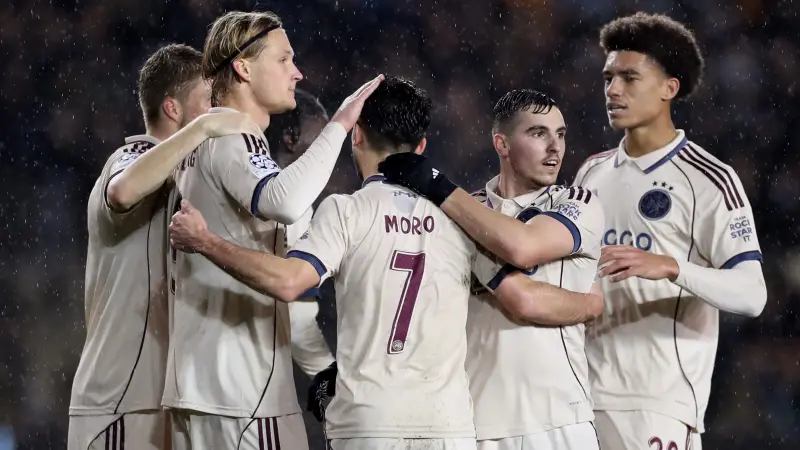 القنوات الناقلة لمباراة أياكس ضد فاينورد اليوم في الدوري الهولندي مع الموعد والتشكيلة