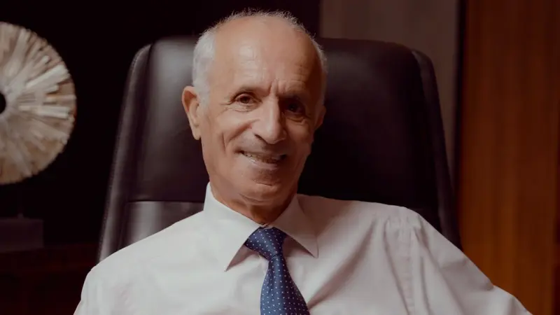 أثار جدلا بتصريحاته وأفكاره.. من هو علي منصور كيالي؟