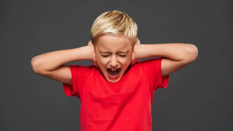 أطفال أوروبا بخطر.. يعانون صعوبات في القراءة بسبب الضوضاء