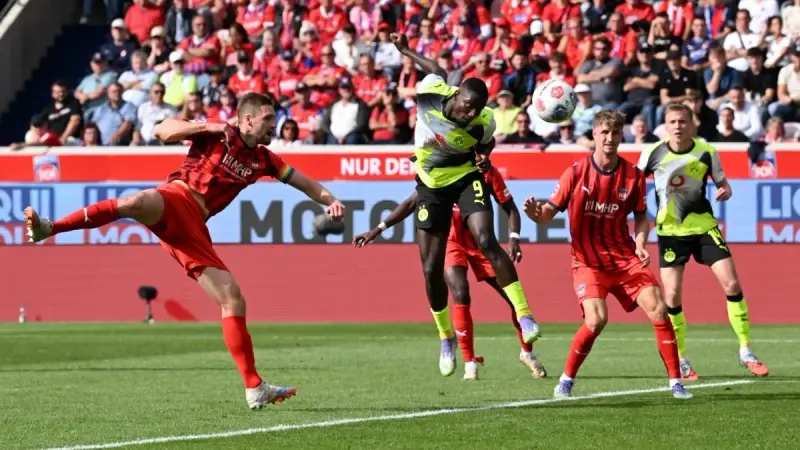 الدوري الألماني - دورتموند ينتزع الصدارة مؤقتا أمام 10 لاعبين من هايدنهايم