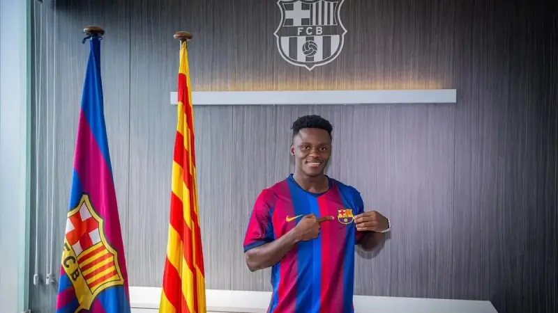 الانتقالات - من هو عبد العزيز عيسى؟.. برشلونة يُتمّم التعاقد مع جوهرة غانا بشكل دائم