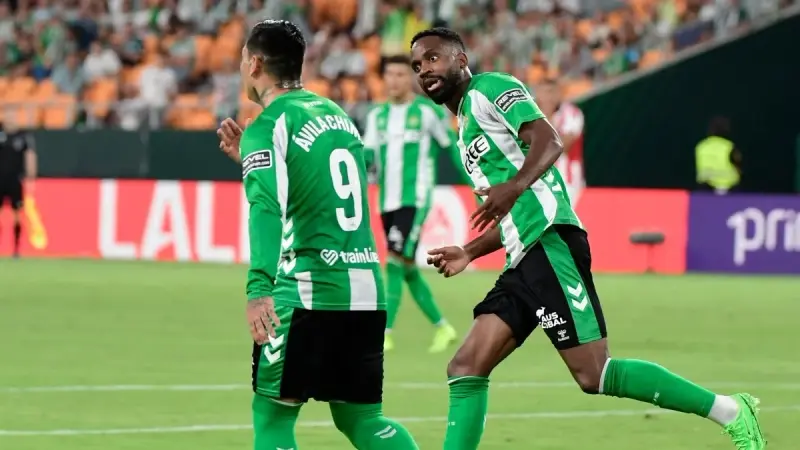 القنوات الناقلة لمباراة ريال بيتيس ضد ريال سوسيداد اليوم في الدوري الإسباني مع الموعد والتشكيلة