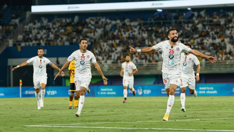 فيديو - أزمة مباراة الكويت والقادسية.. شجار وفوضى وبيان رسمي من الاتحاد الكويتي