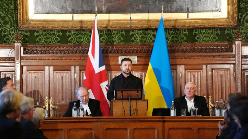 زيلينسكي يرسل 200 خبير أوكراني إلى الشرق الأوسط لمواجهة مسيّرات إيران