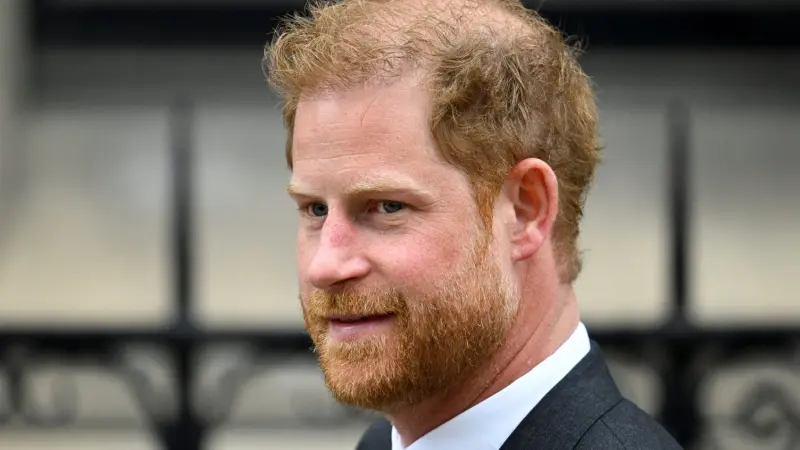 هاري يحسم الجدل ويؤكد حضوره تتويج الملك تشارلز