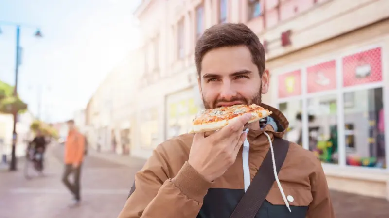 دراسة: تناول الوجبات السريعة يضرّ بالذاكرة