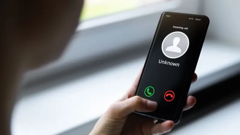 تفاصيل صادمة.. هواتف مسروقة وتهديدات للضحايا في لندن