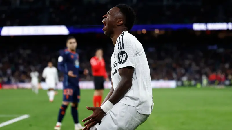 مواعيد مباريات اليوم والقنوات الناقلة.. فرصة صدارة ريال مدريد وقمة إماراتية قطرية