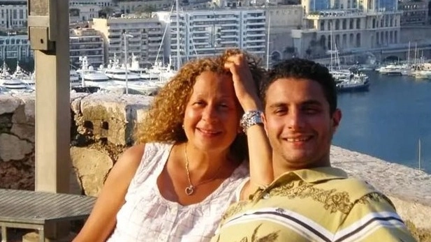 لماذا غاب أحمد الفيشاوي عن جنازة والدته سمية الألفي؟ 