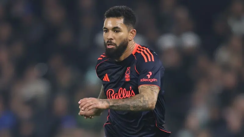 أستون فيلا يستعيد لاعبه السابق دوغلاس لويز على سبيل الإعارة