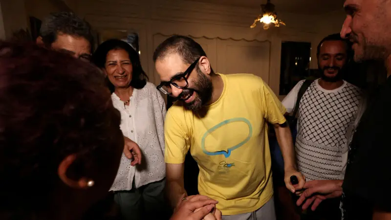 أول رد من علاء عبد الفتاح على حملة الانتقادات ضده