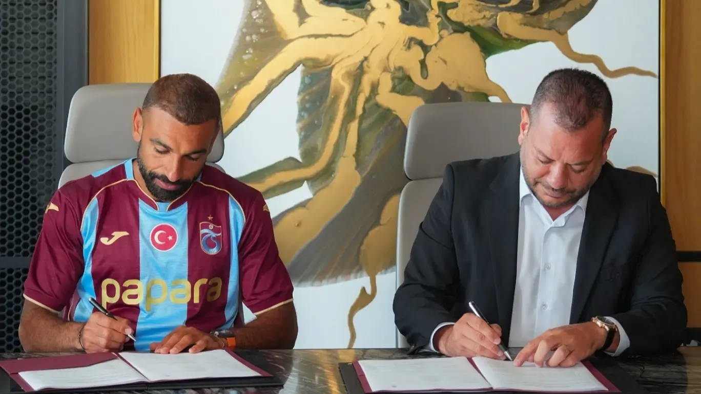 محمد صلاح يرتبط رسميا بنادي طرابزون سبور التركي بعقد لمدة موسمين (إكس) محمد صلاح يرتبط رسميا بنادي طرابزون سبور التركي بعقد لمدة موسمين (إكس)