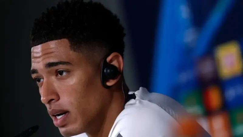 نتيجة الكلاسيكو بين الريال وبرشلونة تحسم موقف بيلينغهام من إجراء عملية جراحية