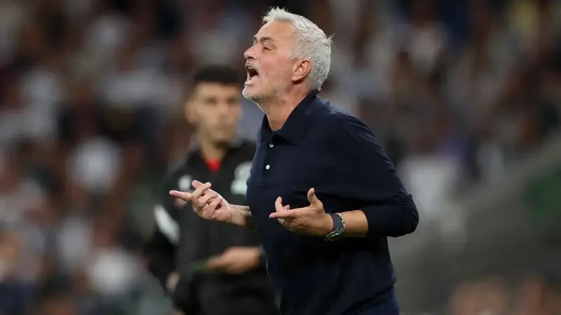قبل الكلاسيكو.. مورينيو يحسم موقفه من ثنائي الارتكاز في ريال مدريد