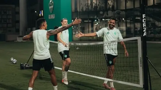 جدول مواعيد مباريات اليوم الجمعة 21/11/2025 والقنوات الناقلة والمعلقين