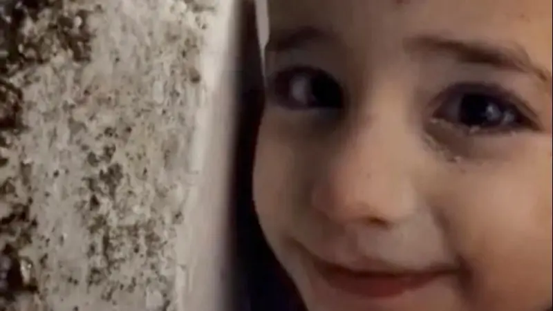 فيديو - طفل سوري يطلب شرب الماء لحظة إنقاذه من تحت الركام