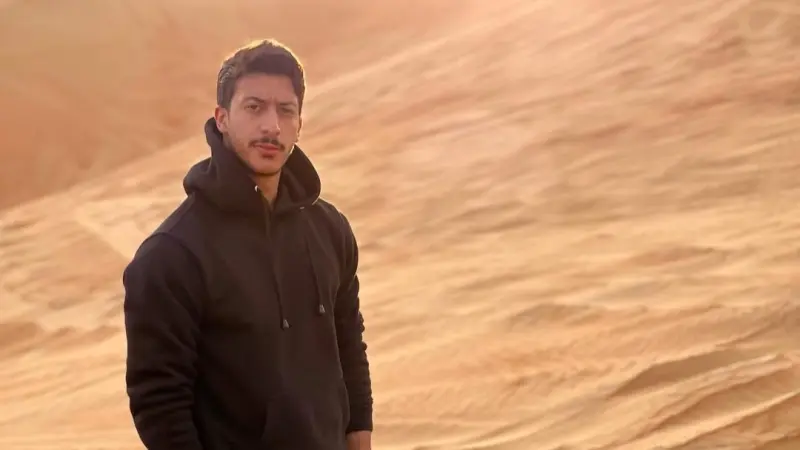 سبب اعتزال الفنان عمر المرزوق.. طلب من جمهوره حذف أغانيه