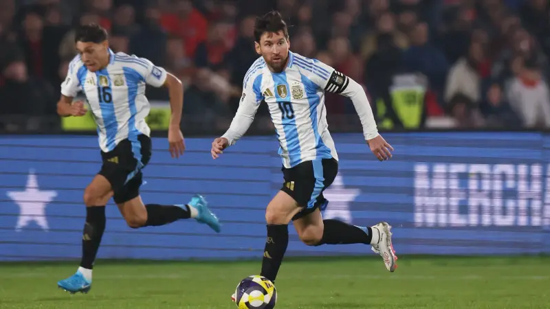 القنوات الناقلة لمباراة منتخب الأرجنتين اليوم ضد فنزويلا في تصفيات كأس العالم 2026 أميركا الجنوبية مع الموعد والتشكيلة